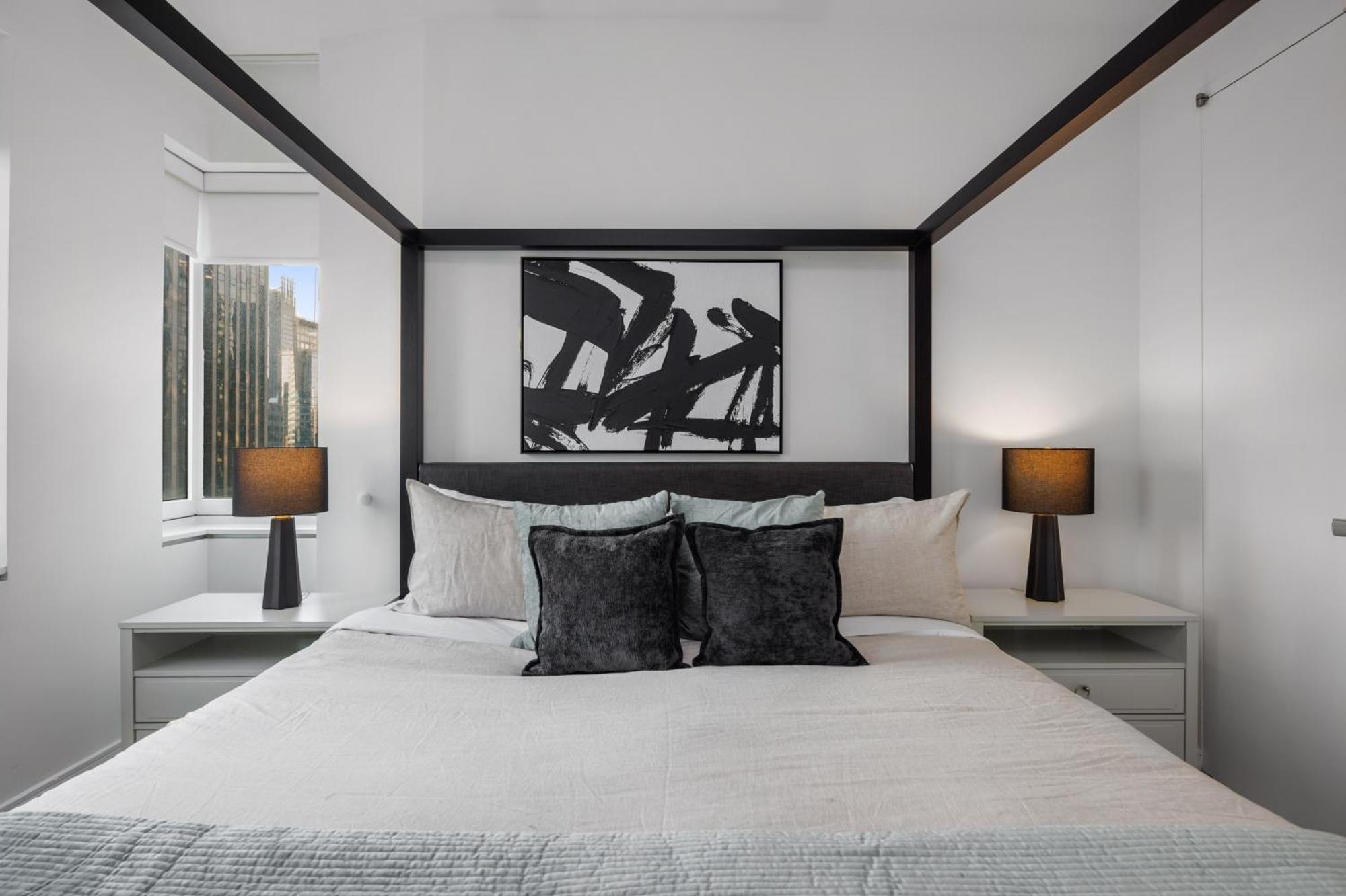 Lavish Two-story Retreat In The Heart Of Manhattan Pangsapuri